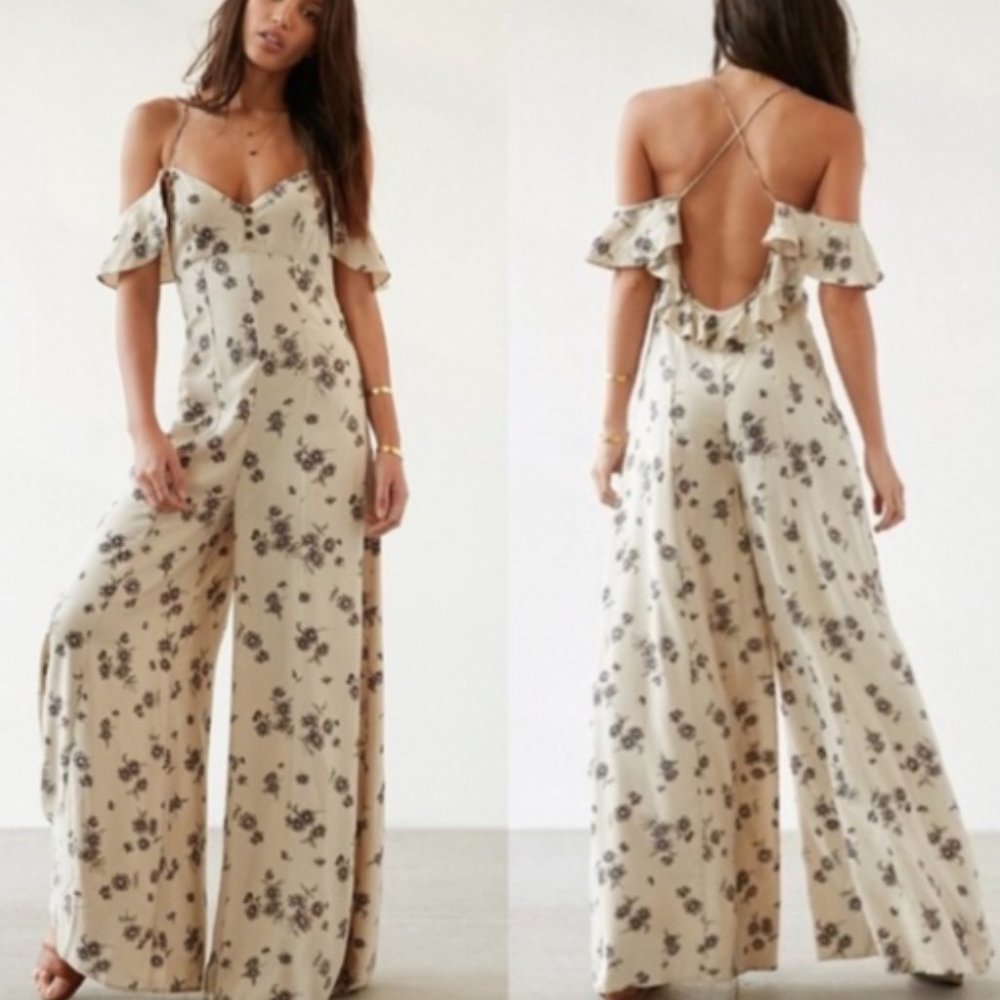 NWOT Kimchi Blue Urban Outfitters Flutterbye Jumpsuit Romper Floral